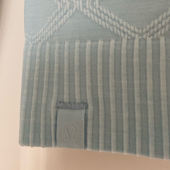 lululemon long sleeve size 2 - Picture 3 of 3